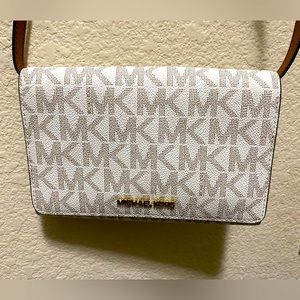 Michael Kors Crossbody Wallet